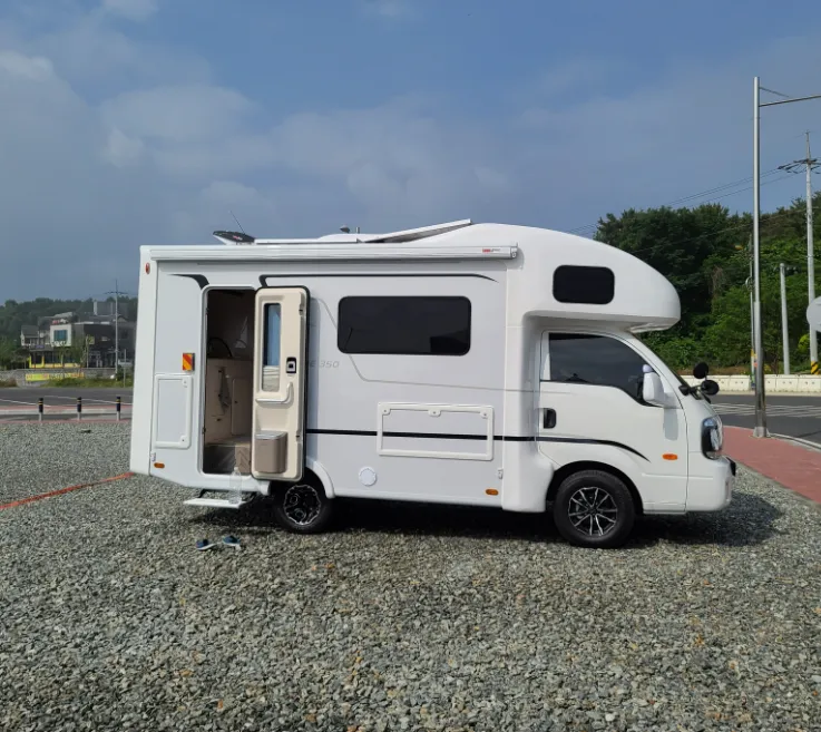 주차중인 캠핑카