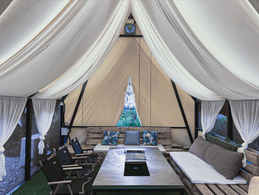 무수아취 텐트 안 모습